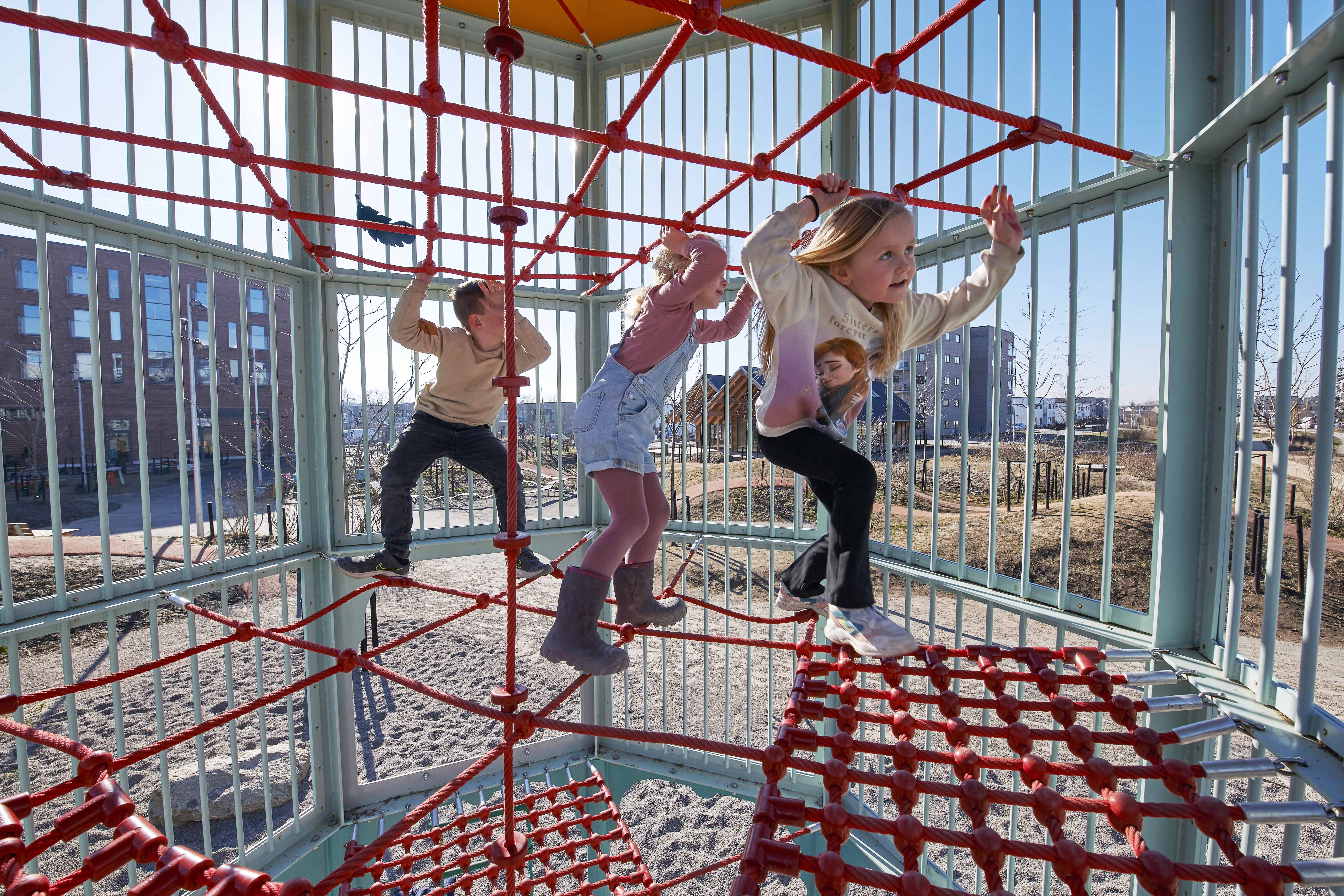 Voliere med børn Torben Petersen Fotografi
