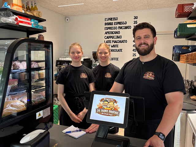 Fulvio og medhjælpere i caféen