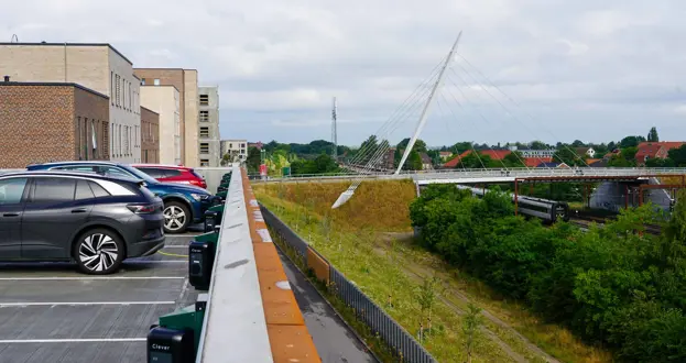 Vy fra p-hus mod broen